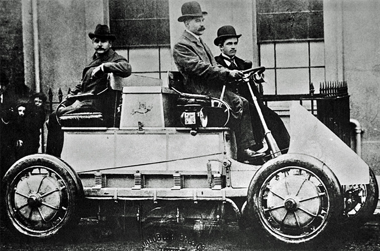 1900年パリ万博に出展されたローナーポルシェ