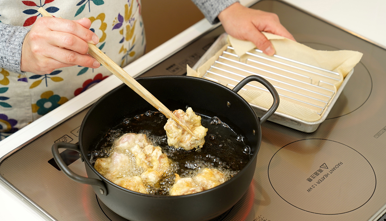 200V用のIHクッキングヒーターなら、揚げ物もカラっと美味しく
